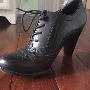 Retro black high heeled oxford